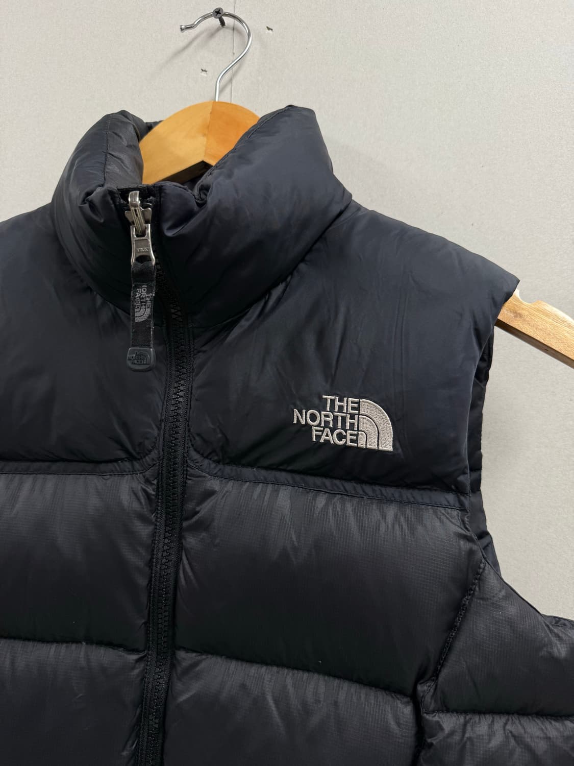 여성 S / 노스페이스 눕시 패딩 조끼 700 블랙 상품이미지4