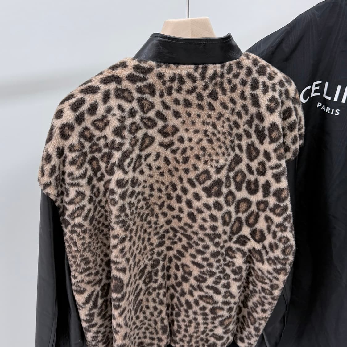 [S+급/52] 셀린느 레오파드 양 가죽 테디 바시티 자켓 블랙 상품이미지6