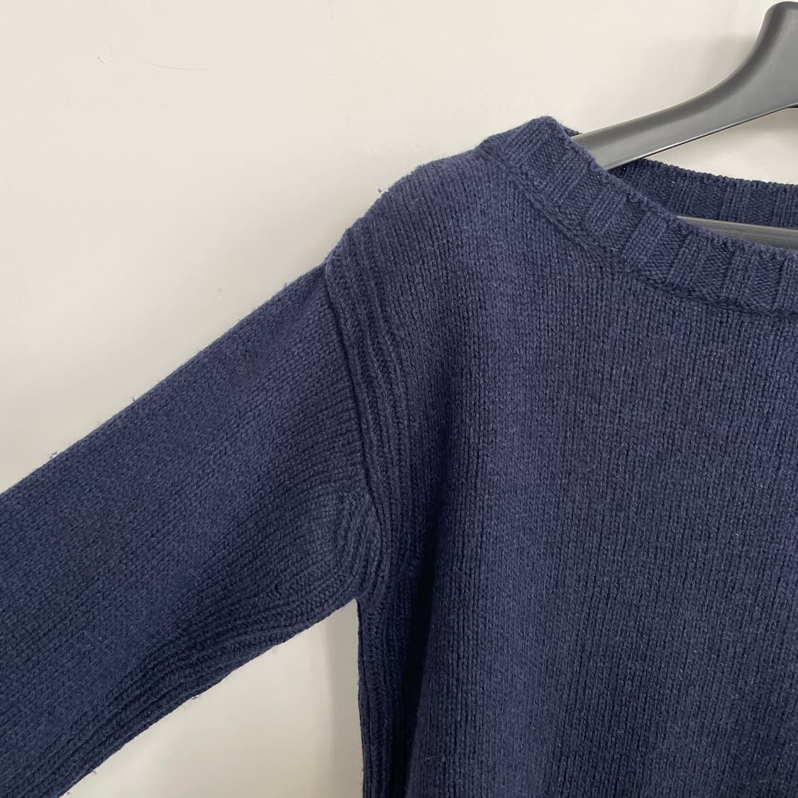 알렉산더맥퀸 보트넥 네이비 색상 니트 스웨터 상품이미지3