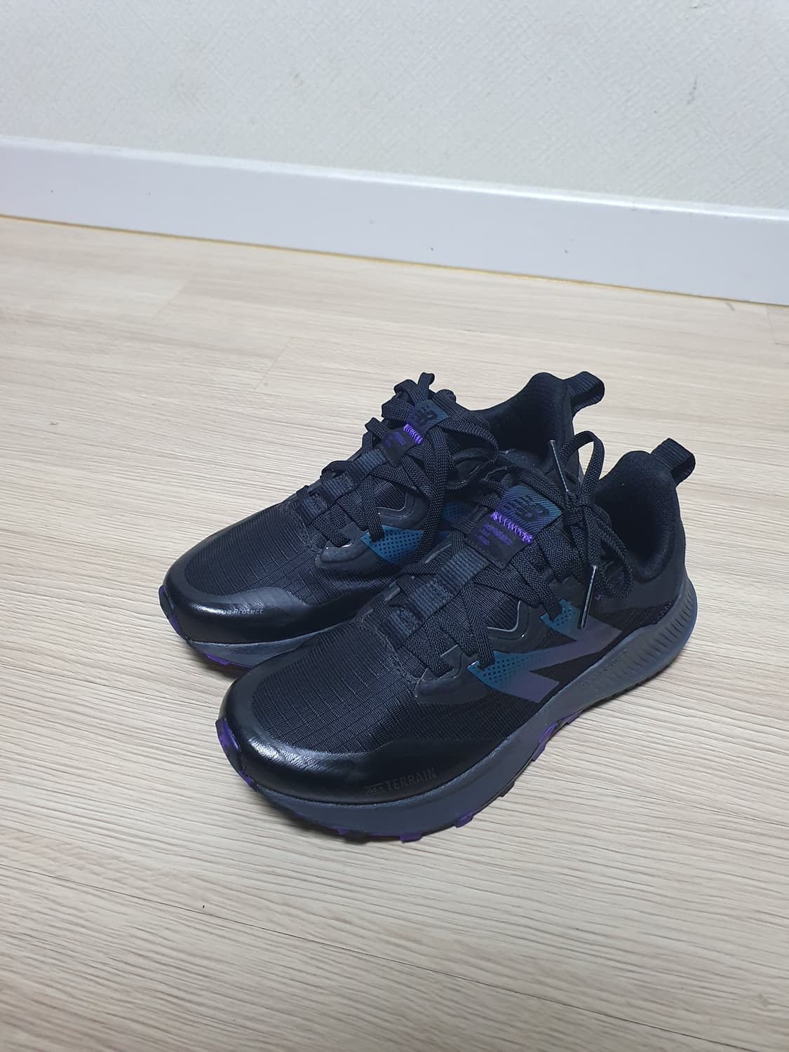 뉴발란스 다이나소프트 트레일러닝화 240 상품이미지4