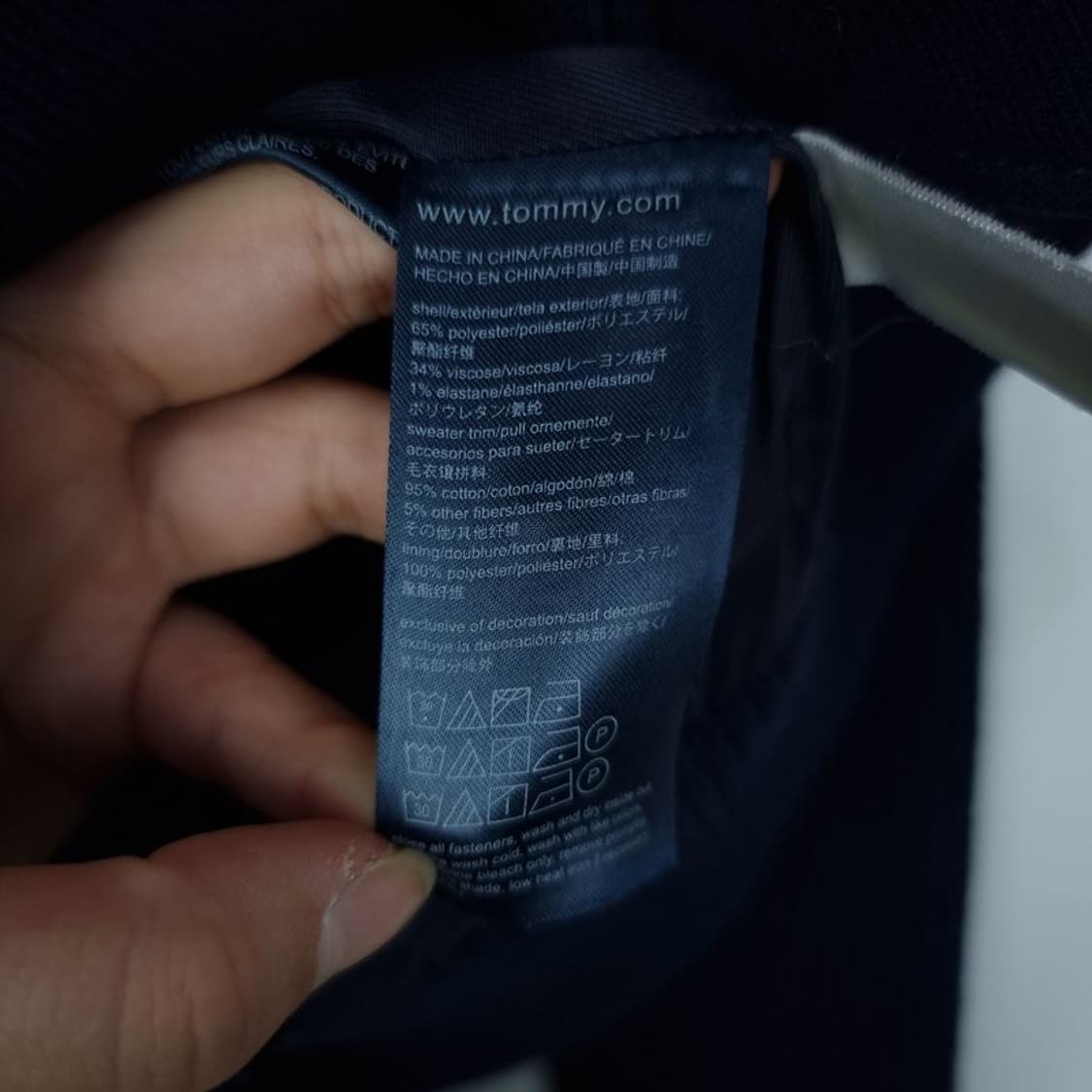 [타미힐피거] 슬림핏 하이넥 모직 니트 자켓 네이비 M18114 상품이미지8