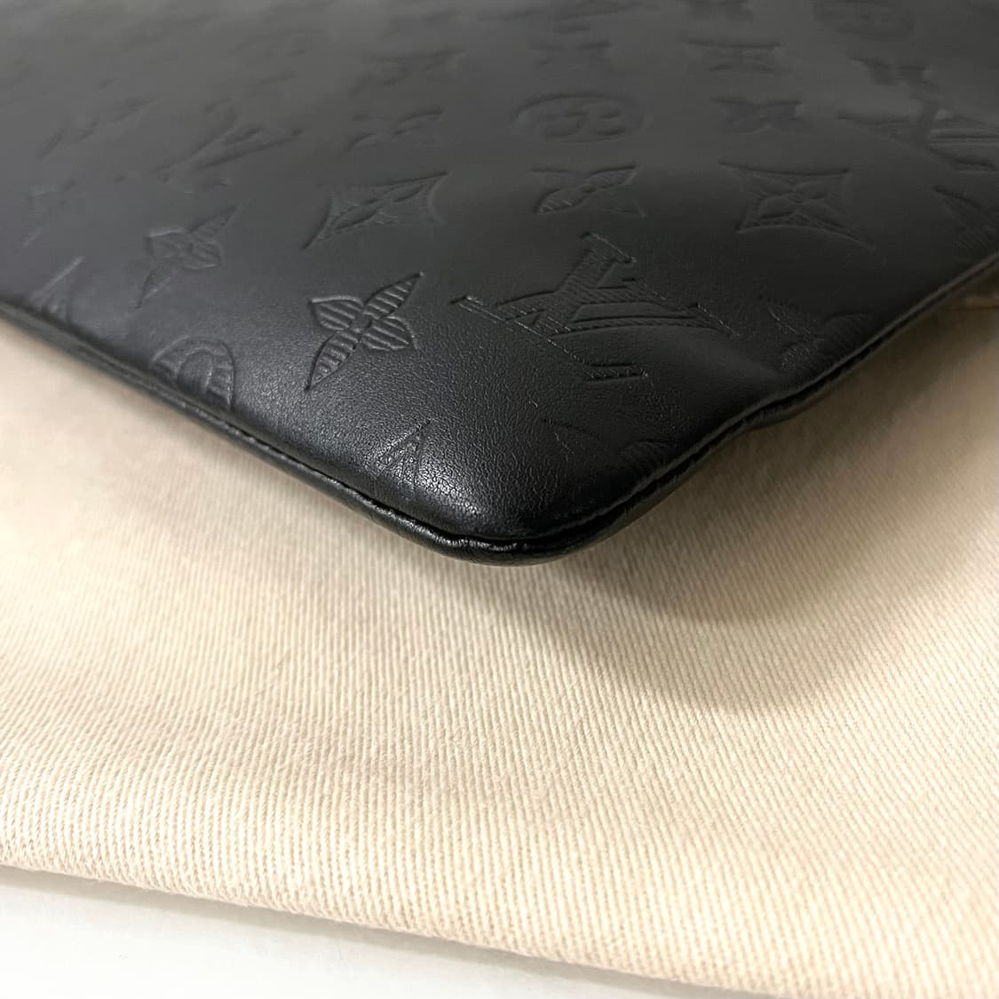 [S급/정품] 루이비통 디스커버리 쉐도우 포쉐트 블랙 GM 클러치 백 상품이미지9