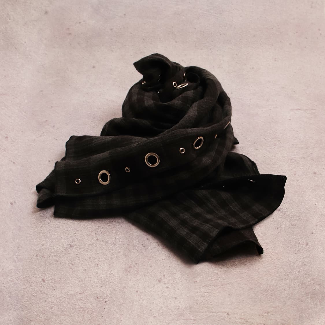 TWO CHECK EYELET SCARF 상품이미지1