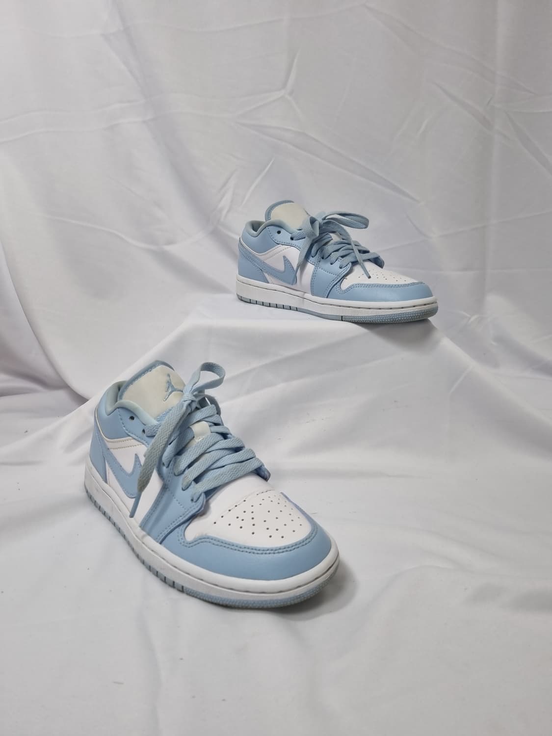 235 나이키 에어 조던 1 로우 화이트 아이스 블루 상품이미지3