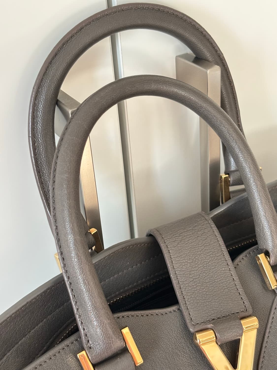 입생로랑 카바시크 가죽 토트백 상품이미지5