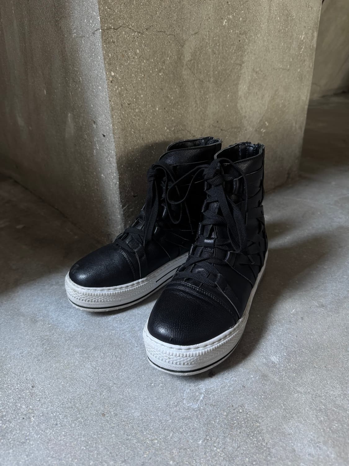 detail sneakers 상품이미지2