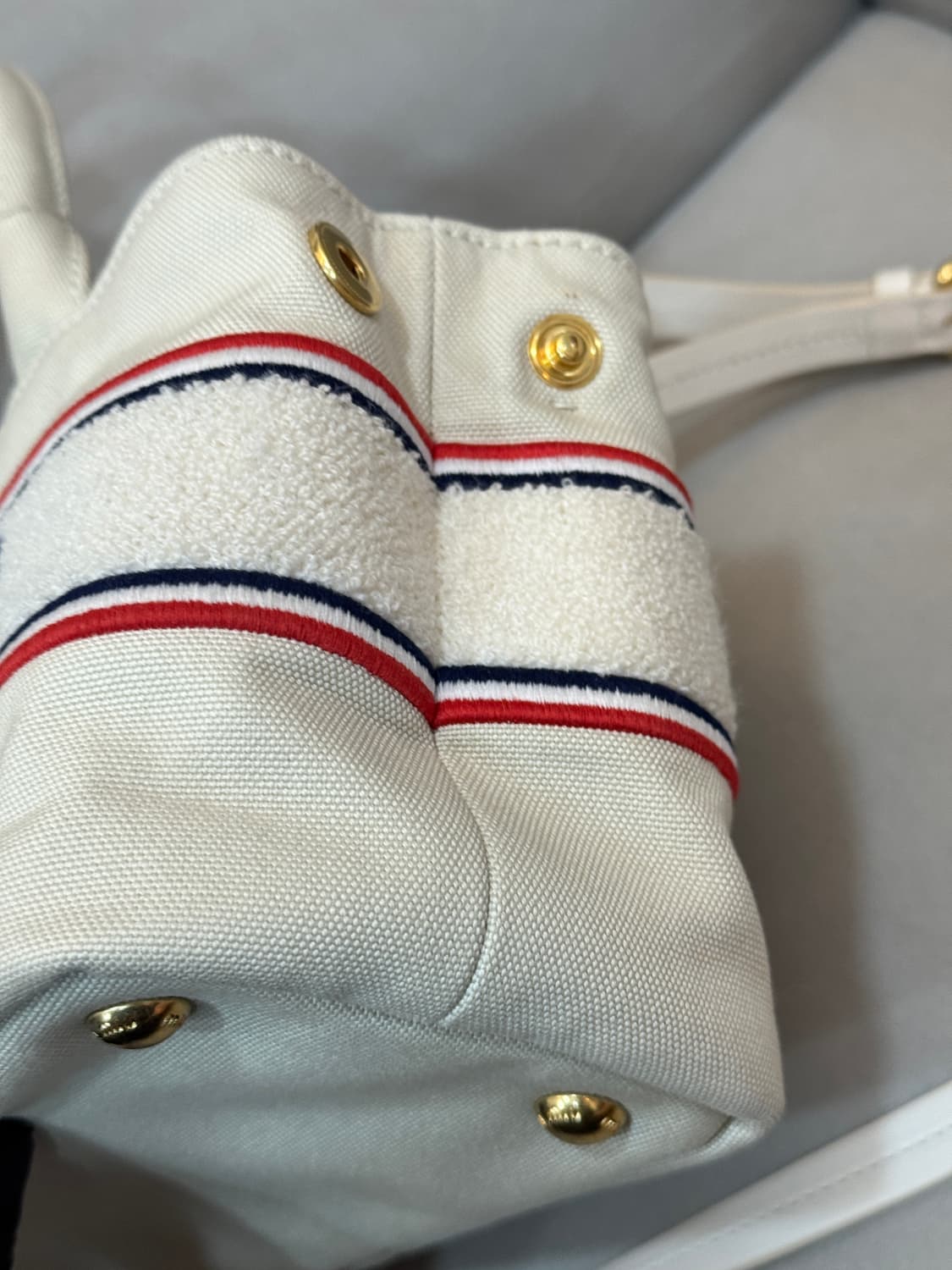 미우미우 자수 로고 캔버스 토트백 상품이미지3