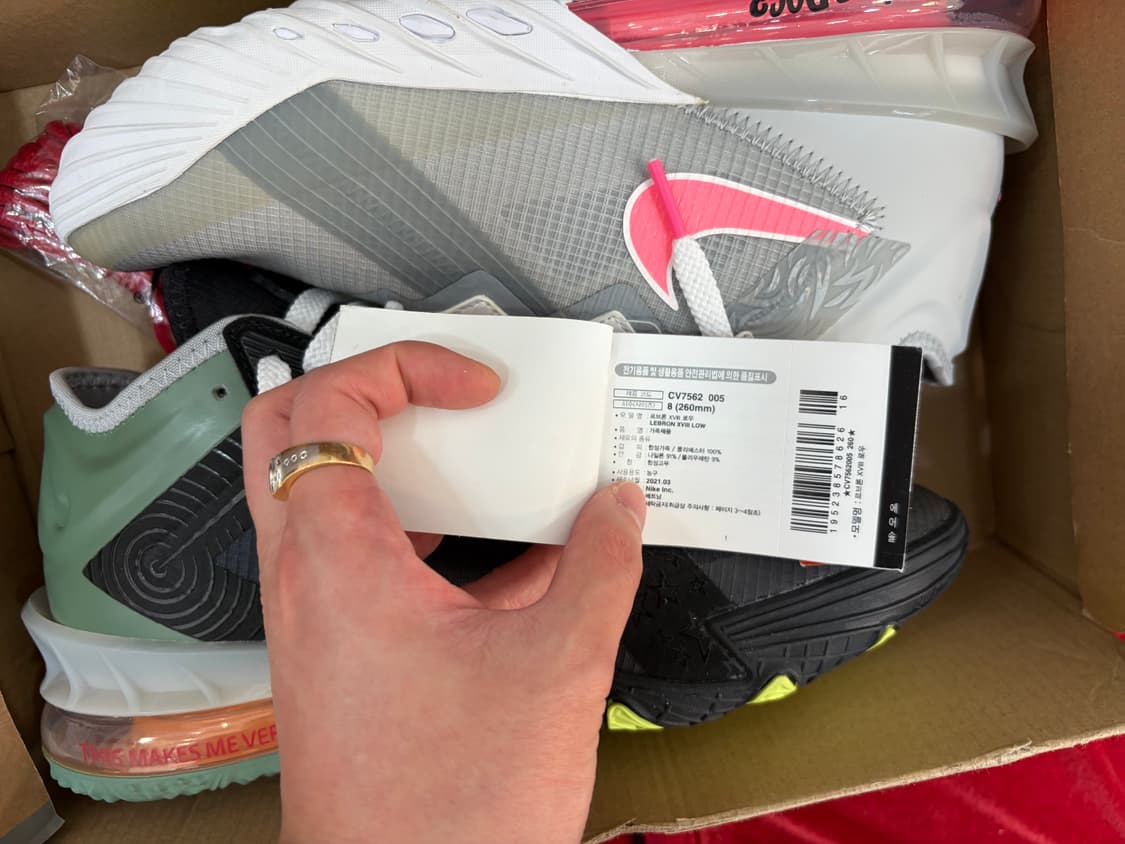 새상품 나이키 르브론 18 로우 벅스 vs 마빈 상품이미지3