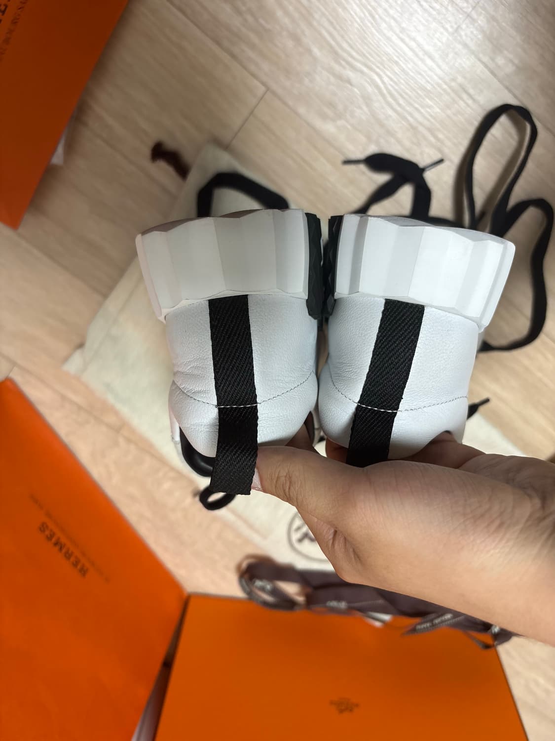 (새상품급, 36) 에르메스 스웨이드 화이트 바운싱 스니커즈 상품이미지5