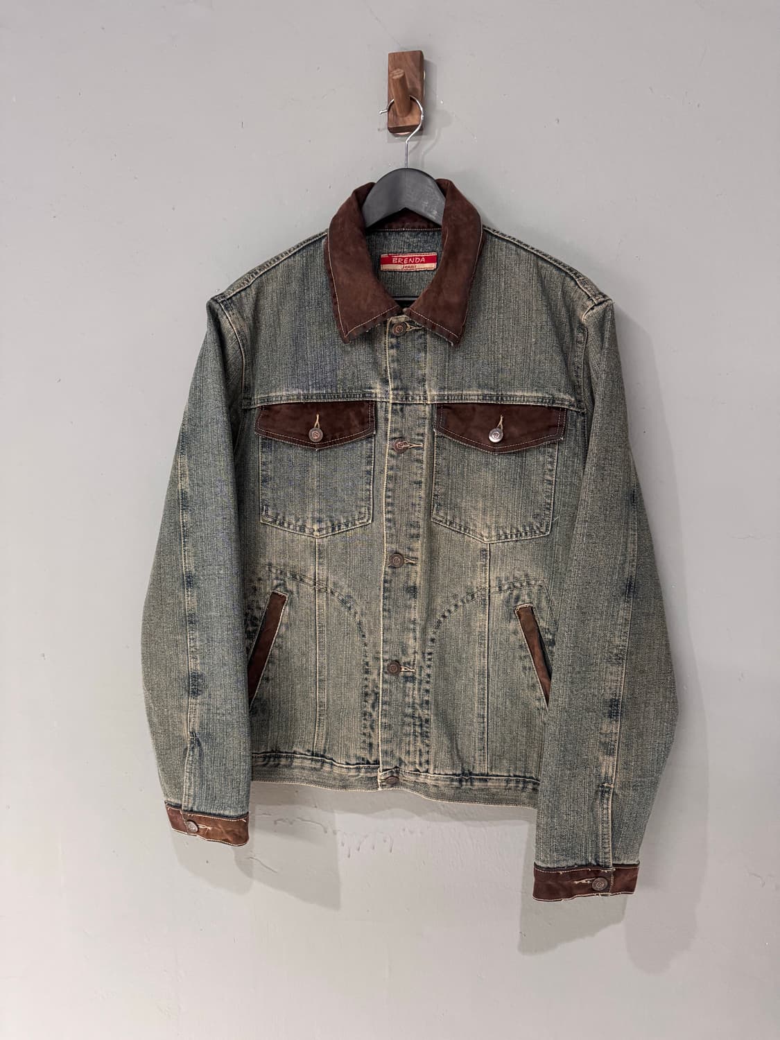Brenda 워싱 스웨이드 디테일 데님 트러커자켓 상품이미지2
