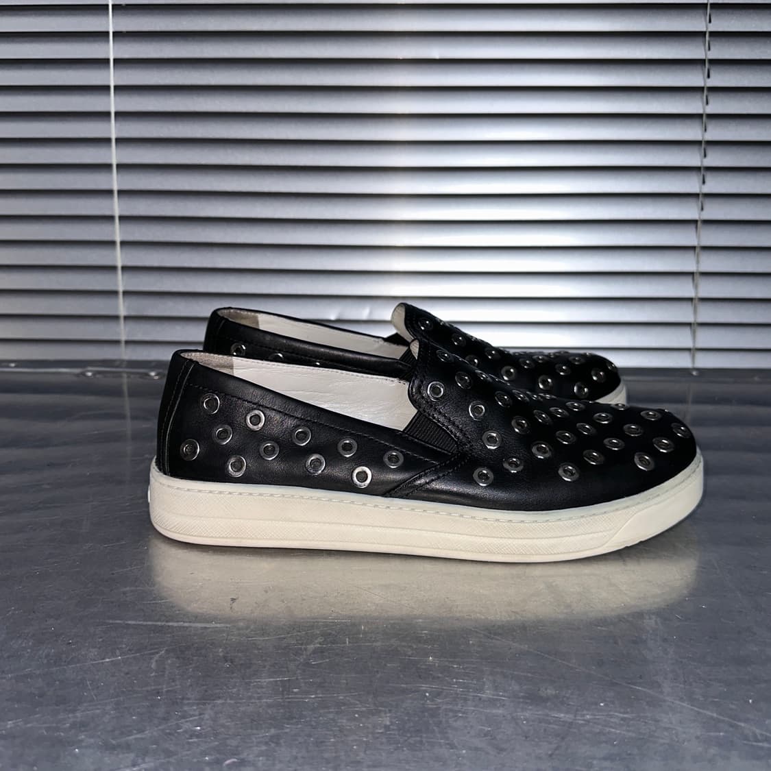 00s 프라다 스포츠 블랙 그로멧 슬립온 플랫 슈즈 상품이미지5