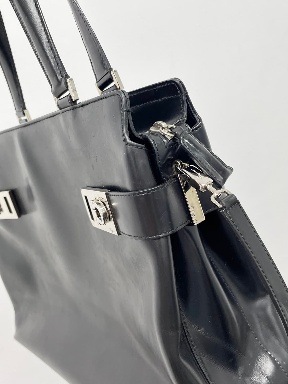 90s 페라가모 간치니 투 락 토트백 상품이미지9