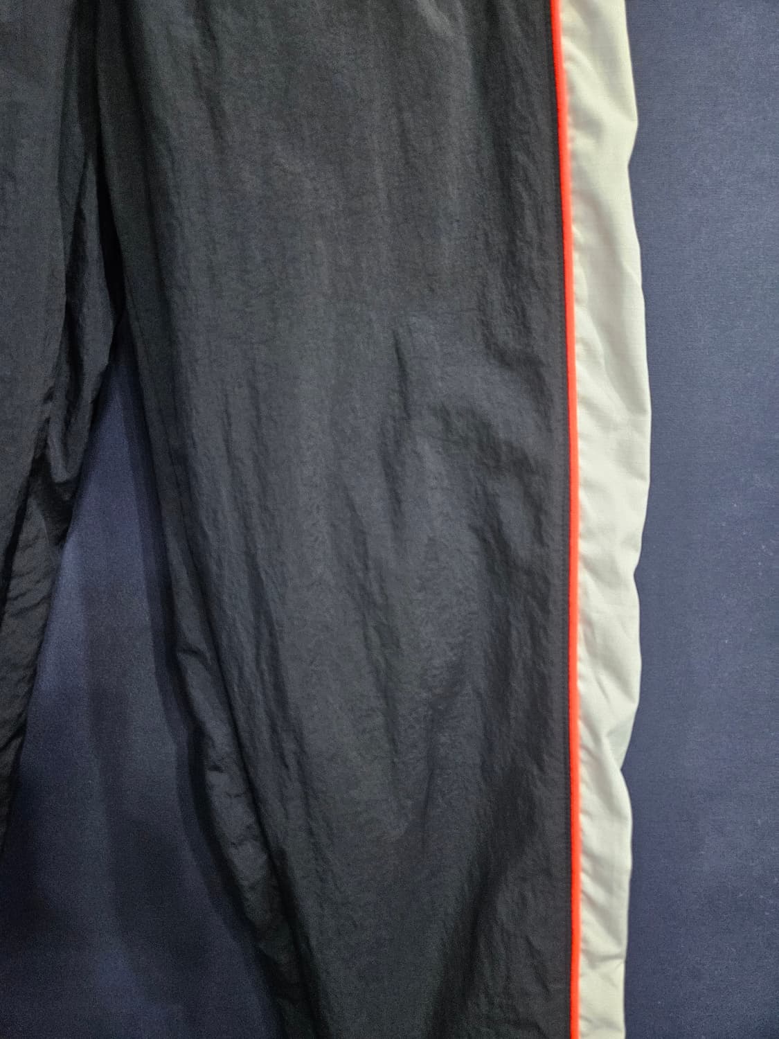 언더아머 블랙차콜 남성 허리 26~28 홑겹 바스락 조거팬츠  상품이미지5