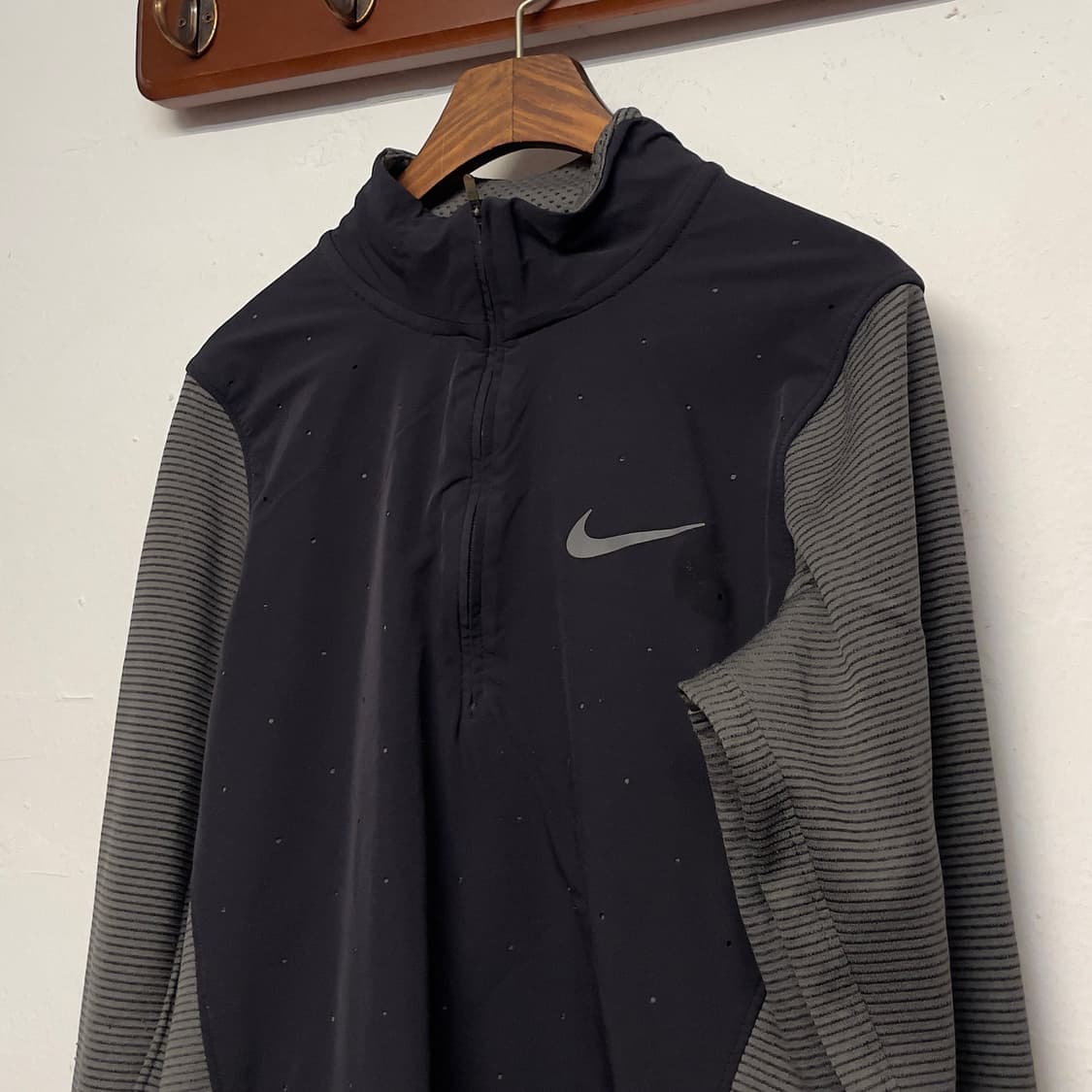 나이키 (우먼) 러닝 에어로리액트 롱 슬리브  상품이미지2