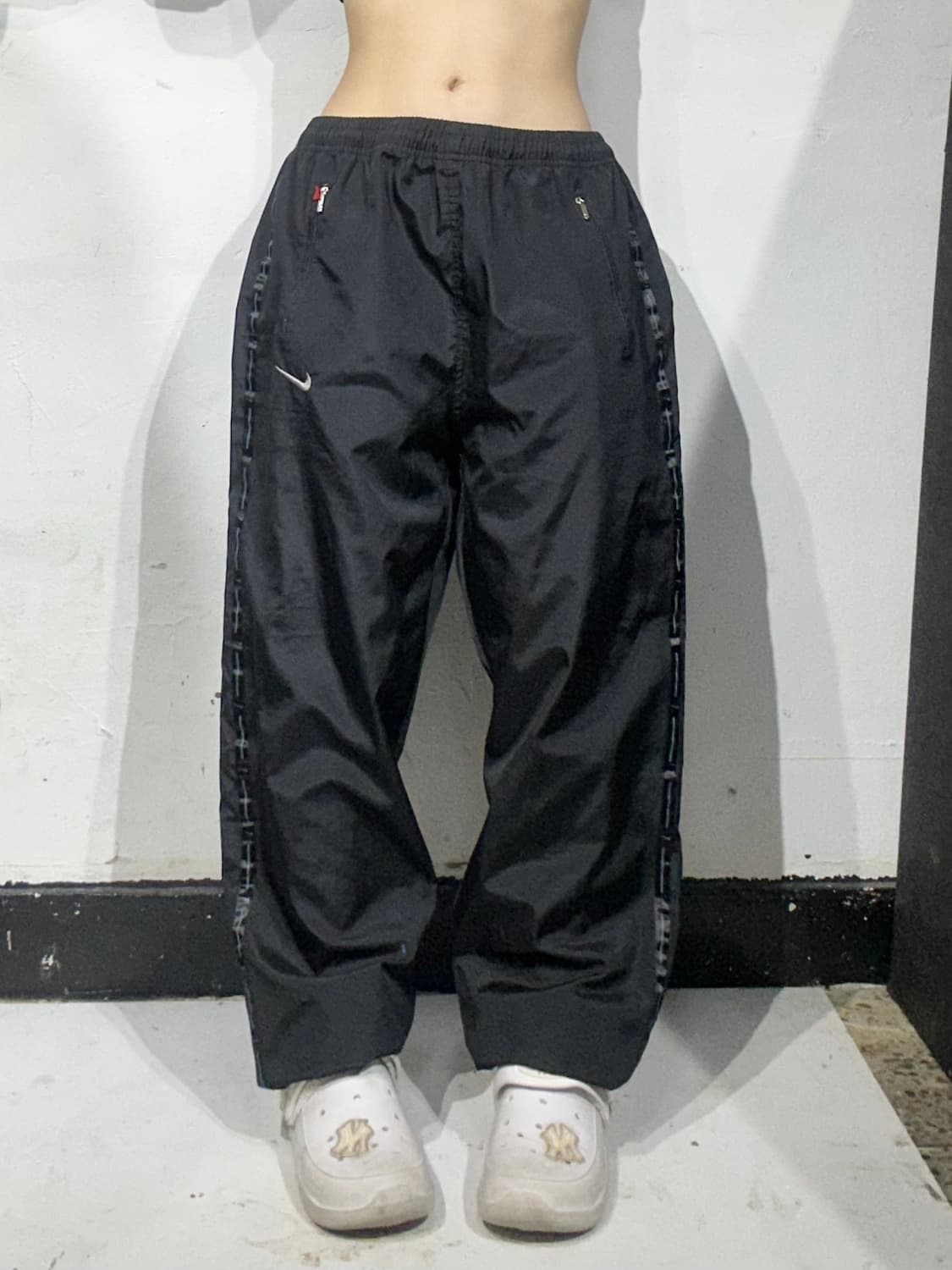 나이키 블랙 사이드 라인 와이드 트랙 팬츠  상품이미지2