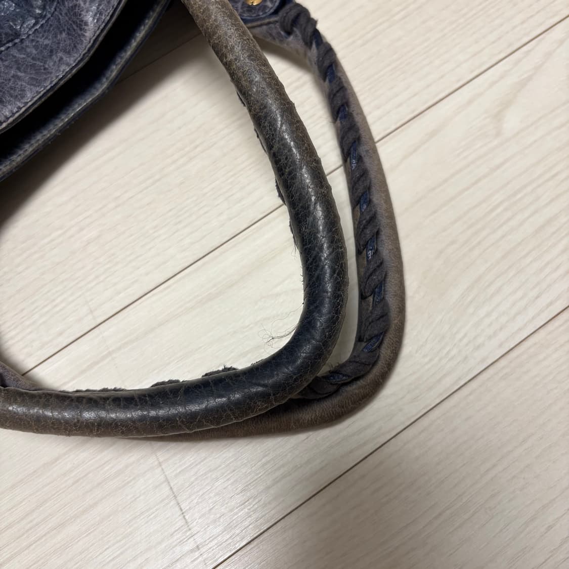 발렌시아가 모터백 상품이미지2