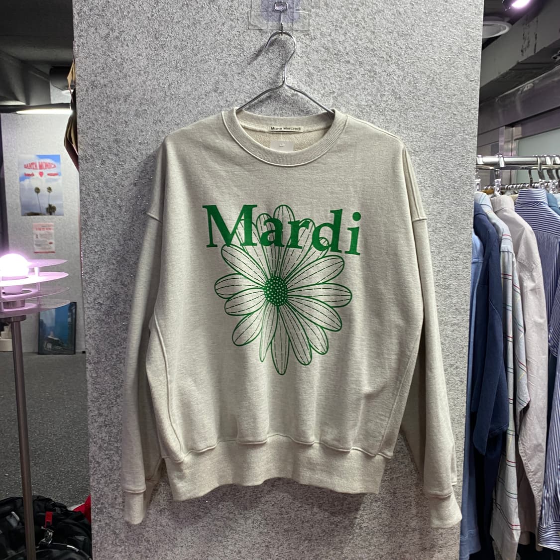 마르디메크르디 시그니처 플라워 로고 맨투맨 B4120 상품이미지2