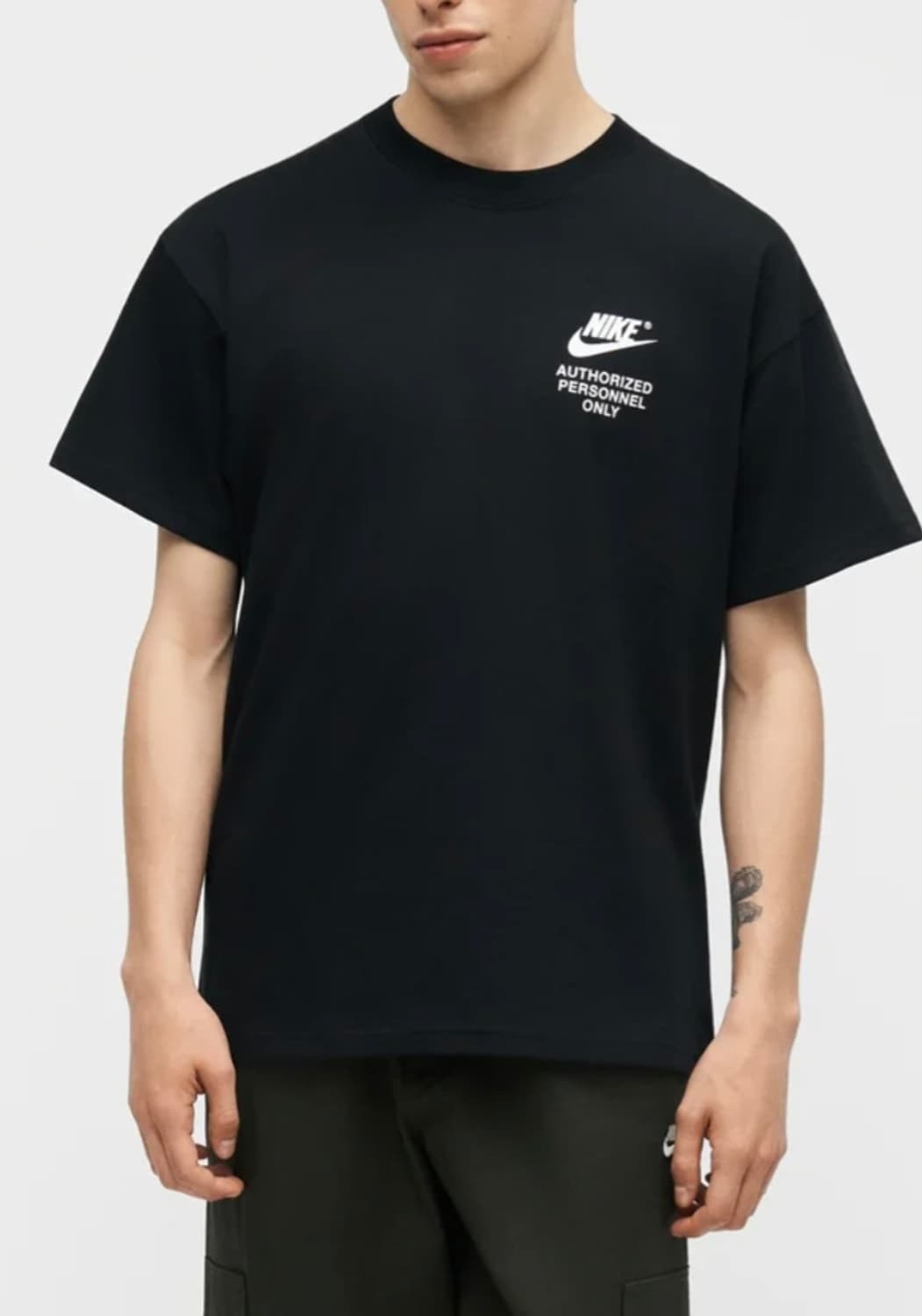 나이키 NSW Authorized Personnel 반팔티 상품이미지1