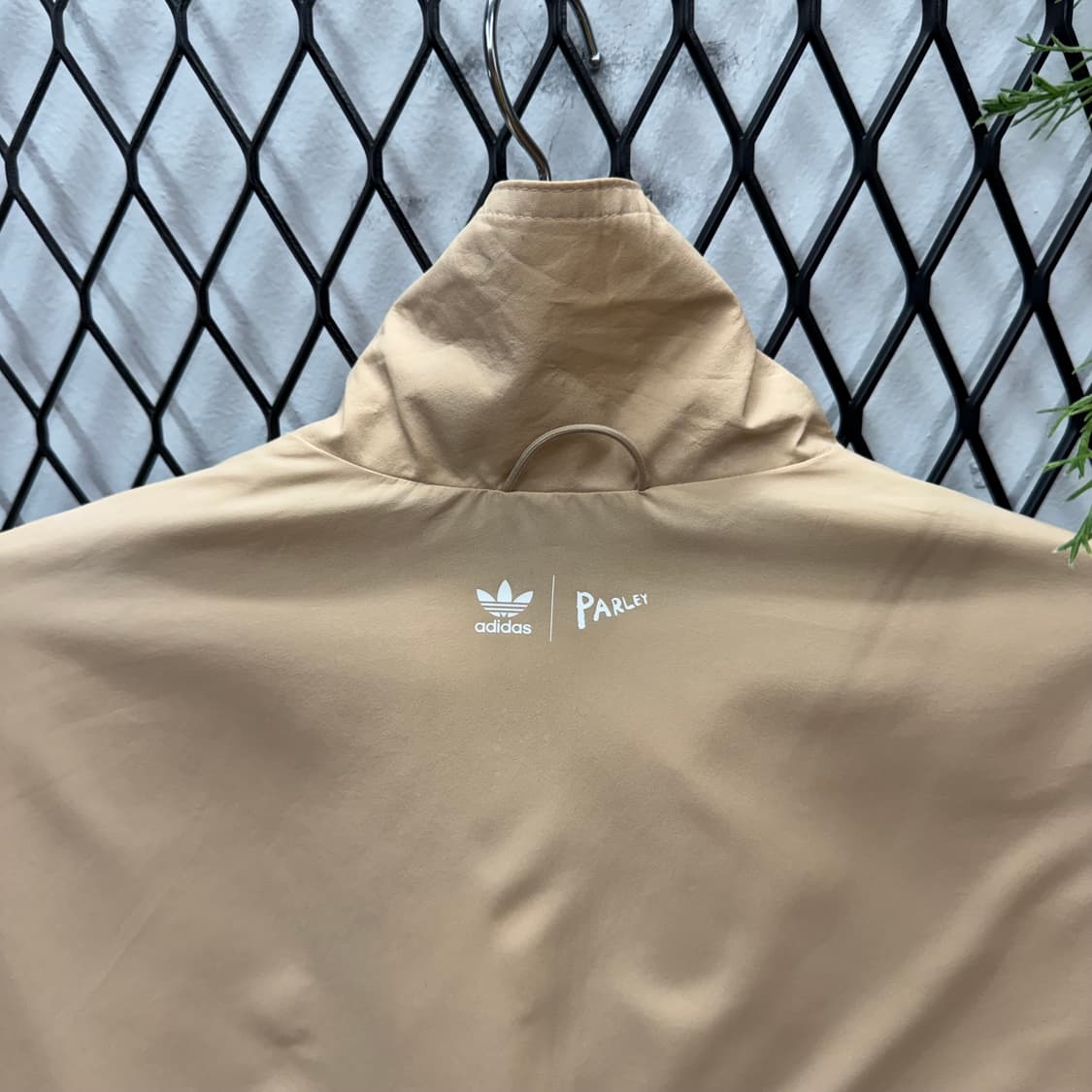 아디다스 팔리 나일론 트랙 자켓 전면 투포켓 포인트 베이지 상품이미지6