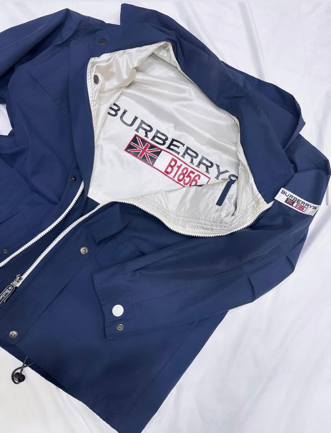버버리 빅로고 윈드 자켓 상품이미지1