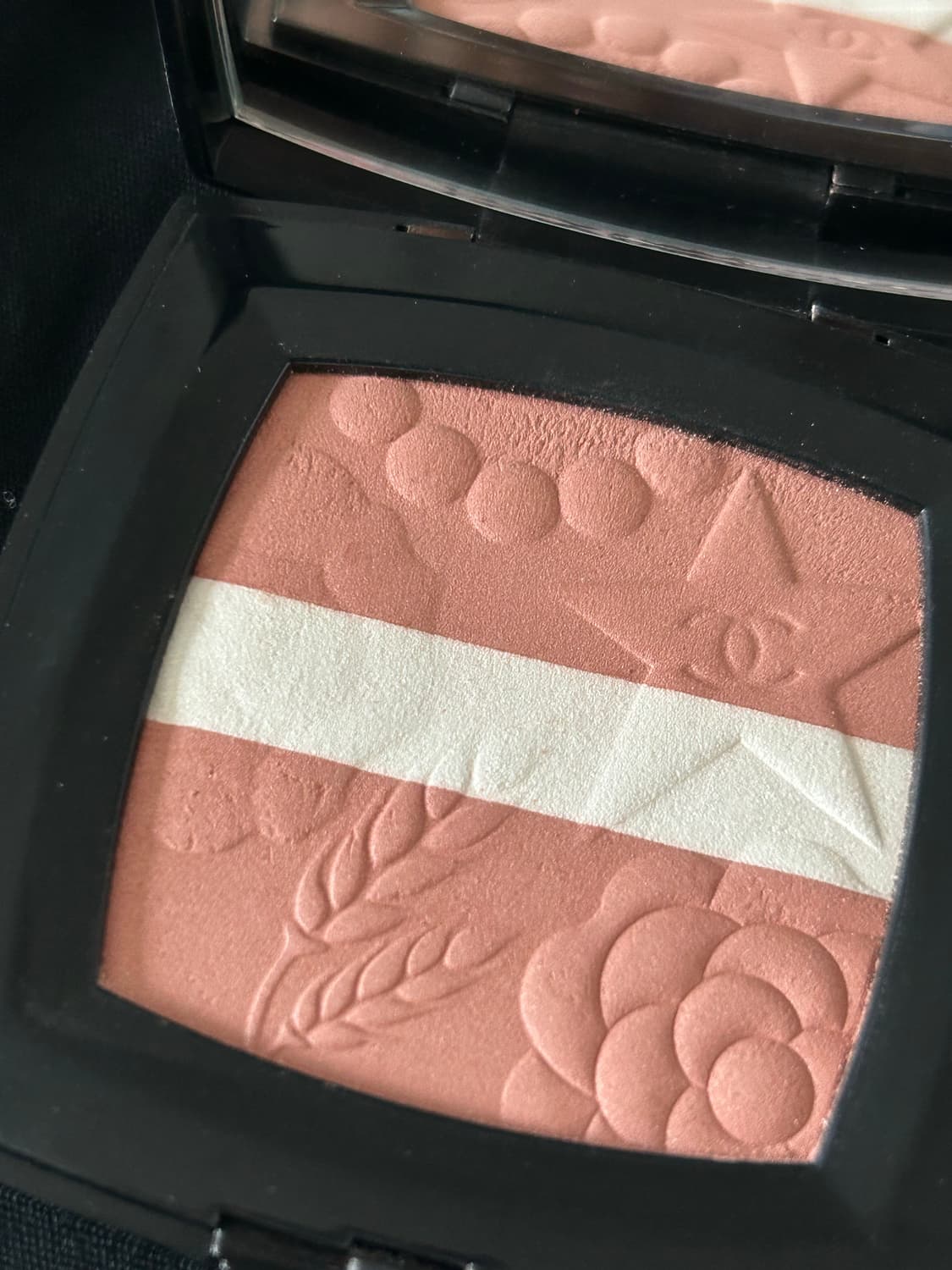 샤넬 일루미네이팅 파우더 블러쉬 998 피치 뤼미에르 (한정 상품이미지4