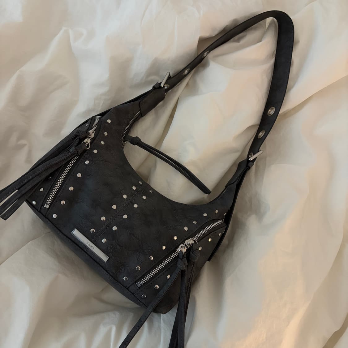 일리고 리프 아일렛 숄더 백 블랙 상품이미지2
