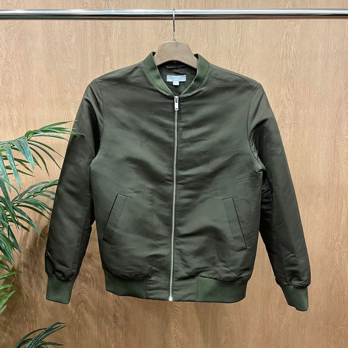 코스 봄버 자켓 항공 점퍼 리브 커프스 밑단 더블 포켓 디테일 카키 상품이미지1