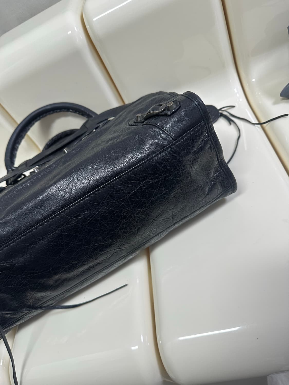 ❌거래중[A 정품] 발렌시아가 시티 모터백 미디움 블랙 상품이미지6