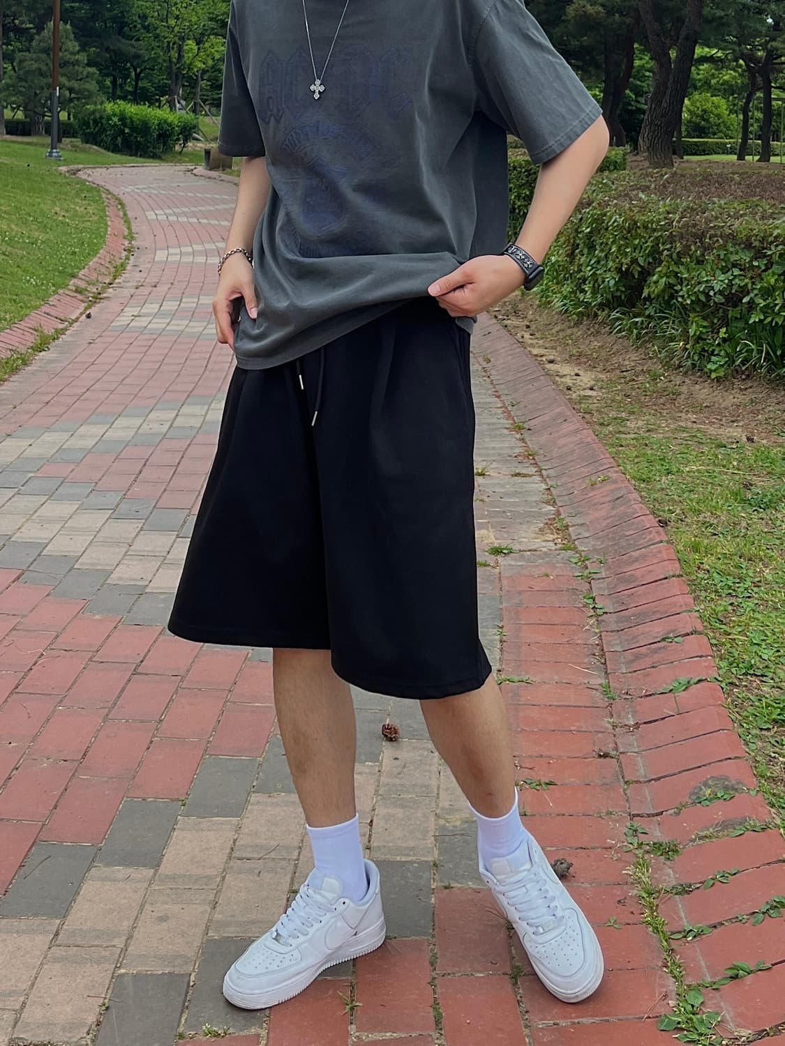 블랙 핀턱 버뮤다 반바지 상품이미지1