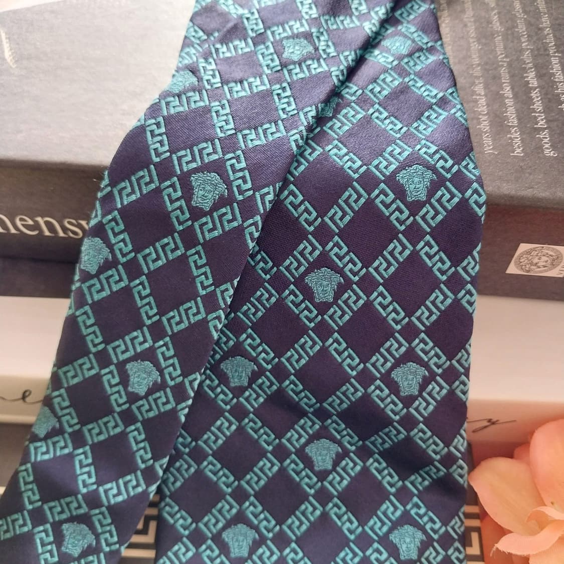 베르사체 실크 메두사 자수 패턴 넥타이 9.7cm A+등급 K1374
 상품이미지3