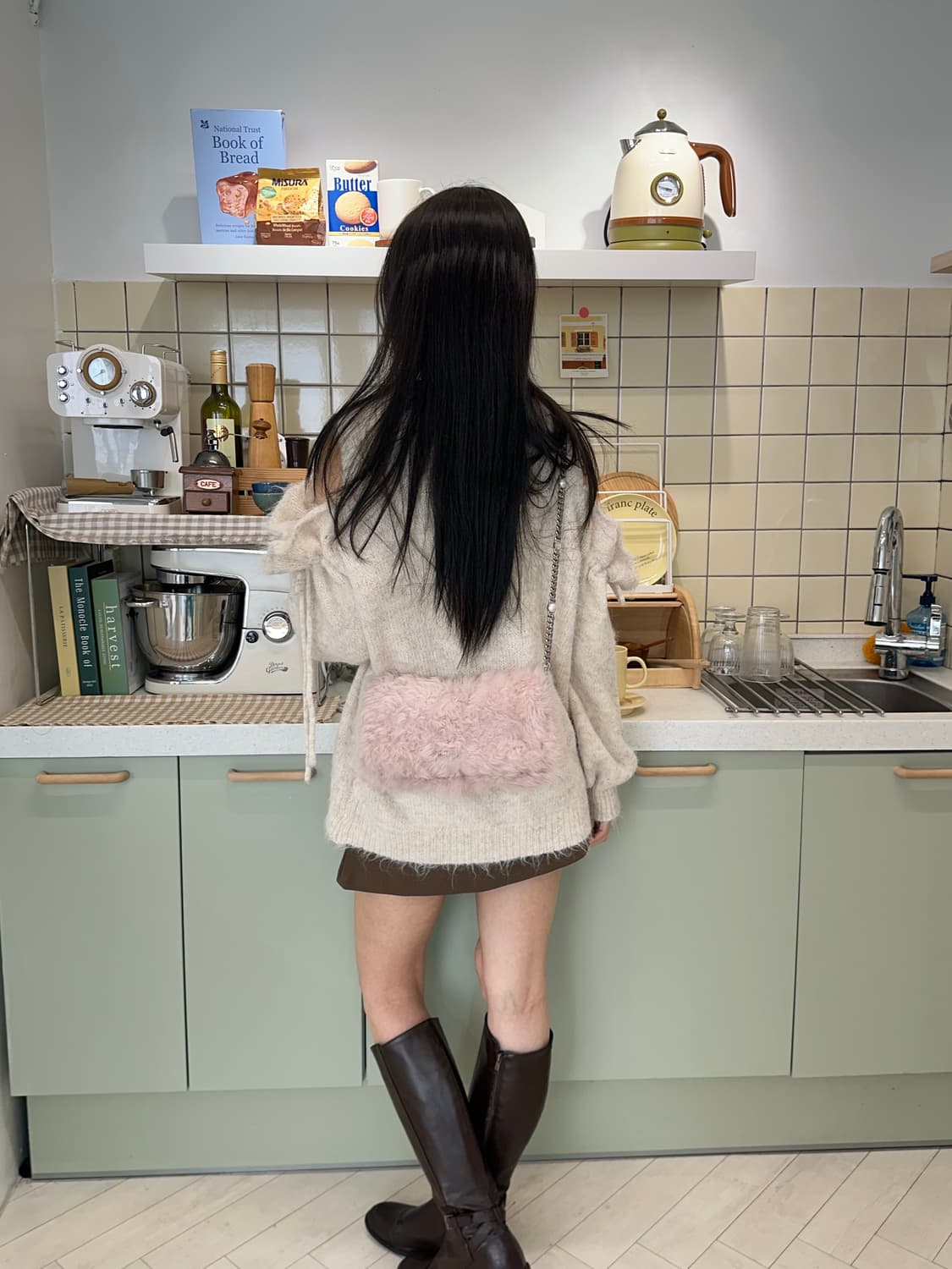 [A+ 정품] 미우미우 양털 퍼 크리스탈 체인 크로스백 상품이미지9