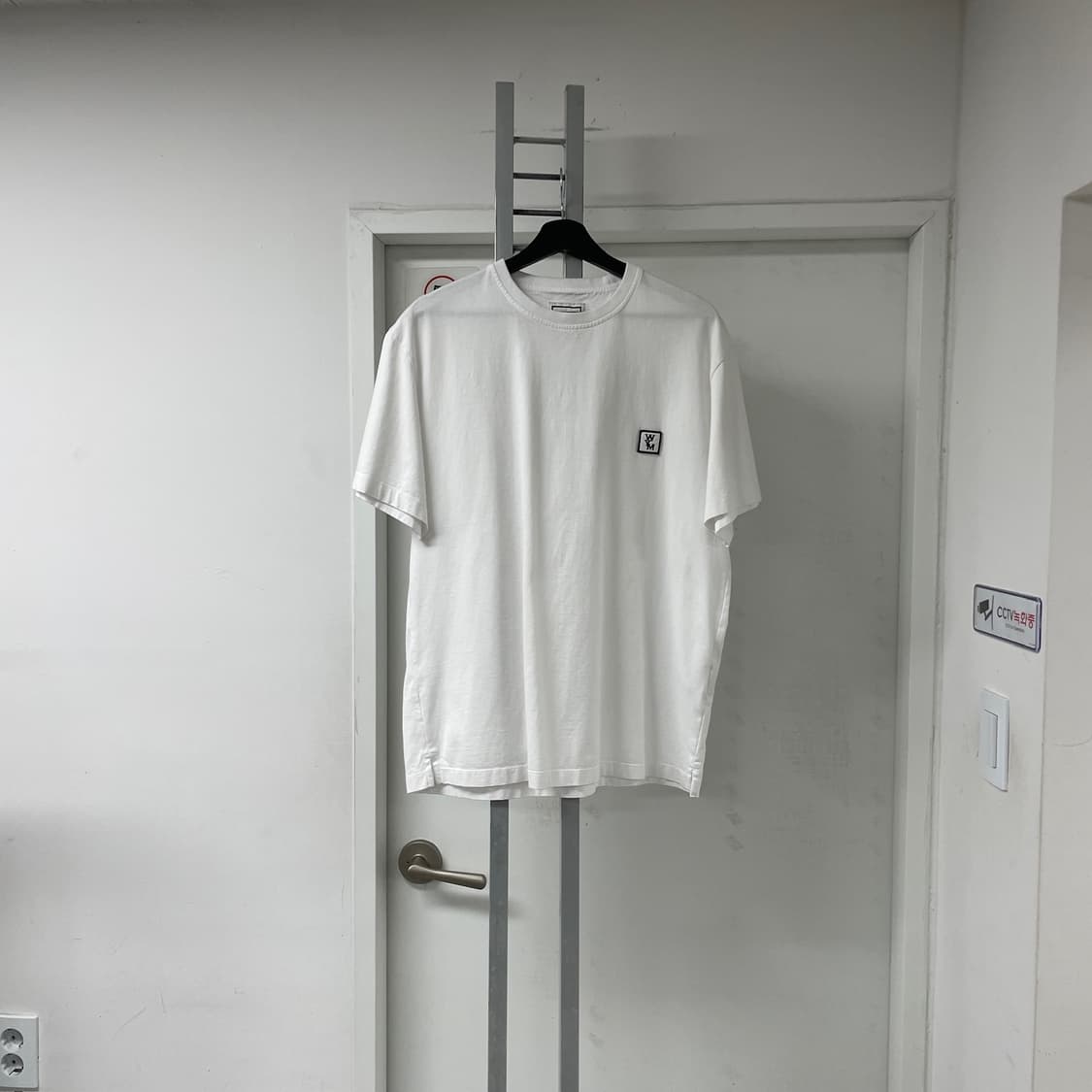 우영미 백로고 반팔 티셔츠 화이트 48 상품이미지7