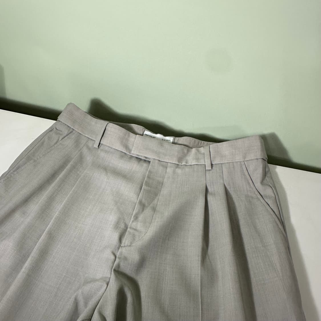 XXL 흐앤므 아뜰리에 H&M 하이웨스트 라이트그레이 와이드핏 투턱 린넨 상품이미지5