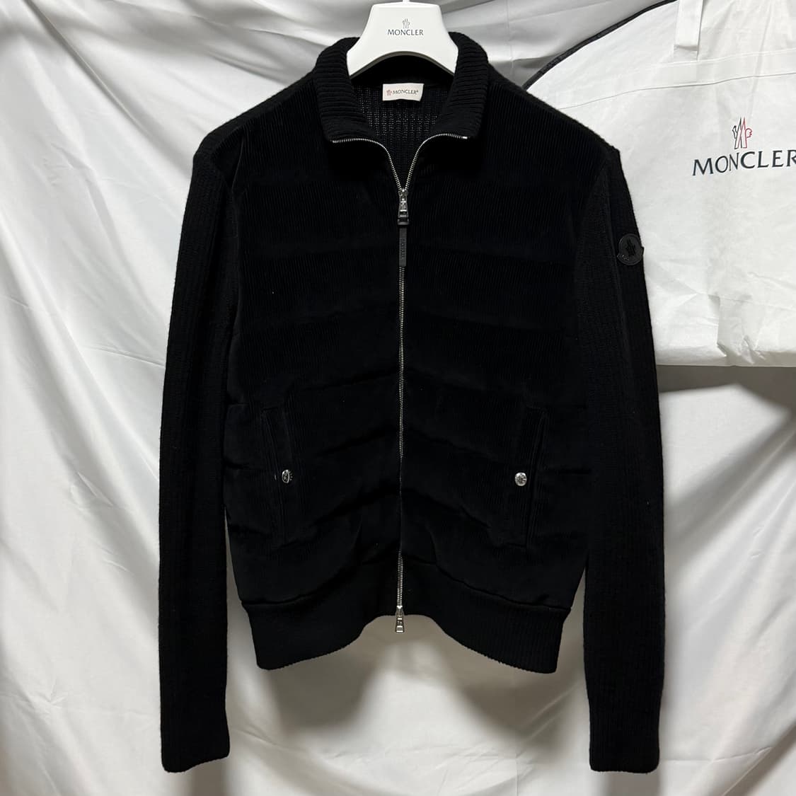 [S+급/M] 23FW 몽클레어 니트패딩 벨벳 집업 블랙 상품이미지1