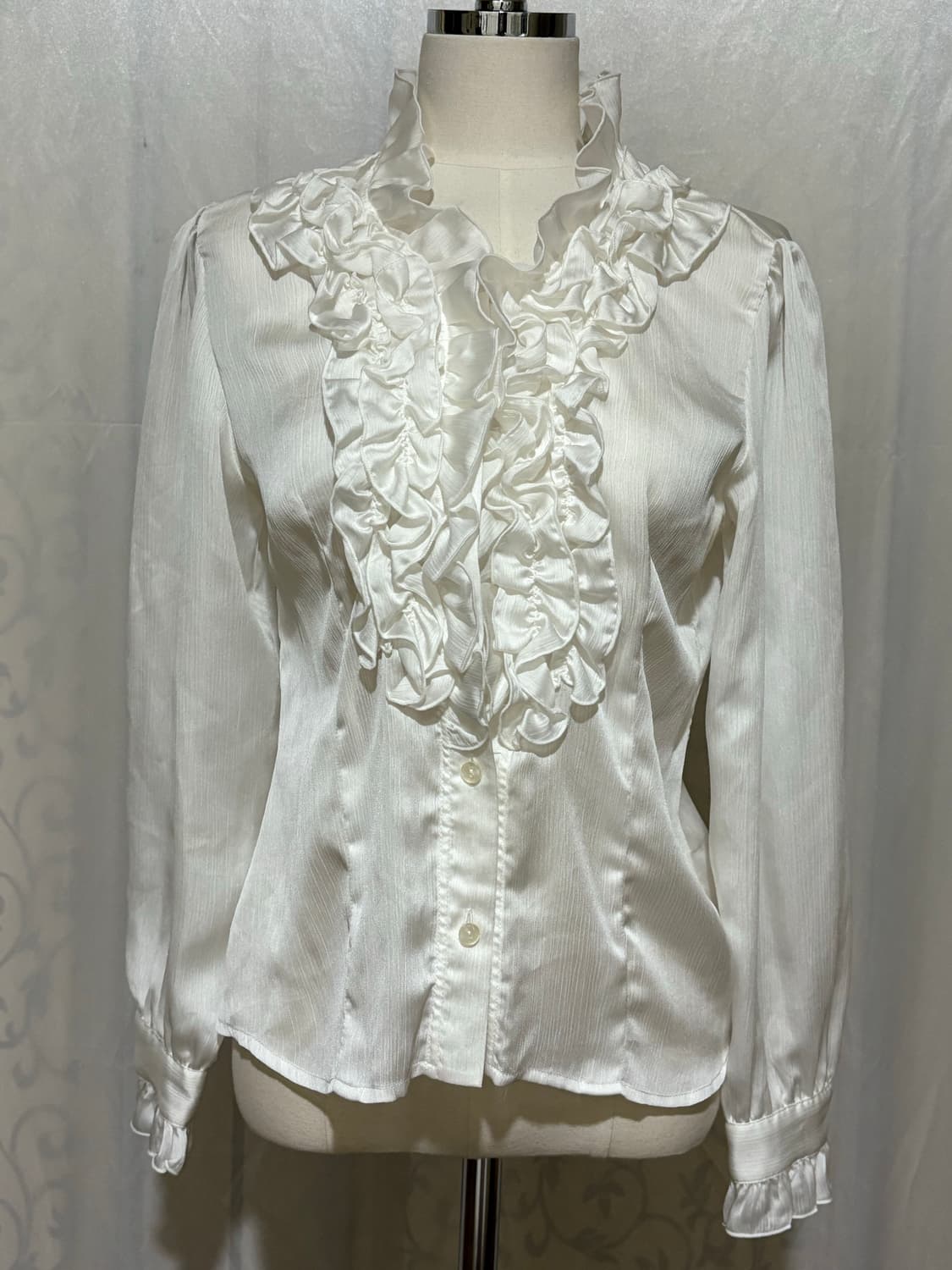 theoria 새틴 프릴 블라우스 상품이미지1