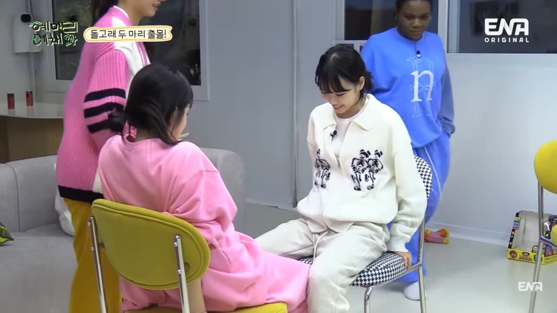 나이스고스트클럽 니트집업 (김채원 착용) 상품이미지1