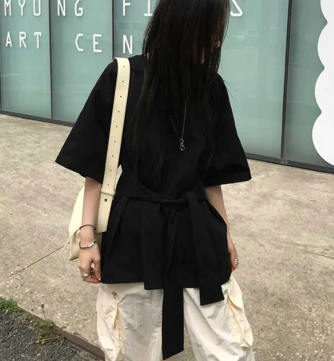 스트랩티셔츠 상품이미지1