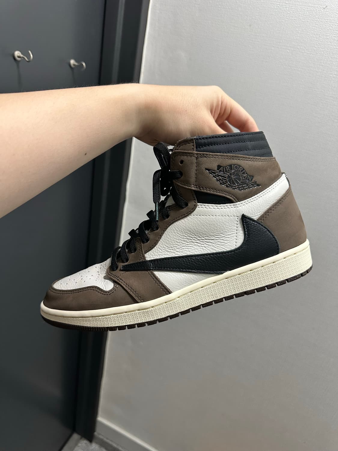 나이키 에어 조던1 트래비스 스캇 모카 275 상품이미지3