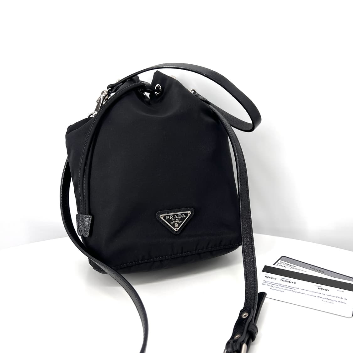 프라다 삼각로고 나일론 버킷 파우치 블랙 (1NA369) 상품이미지3