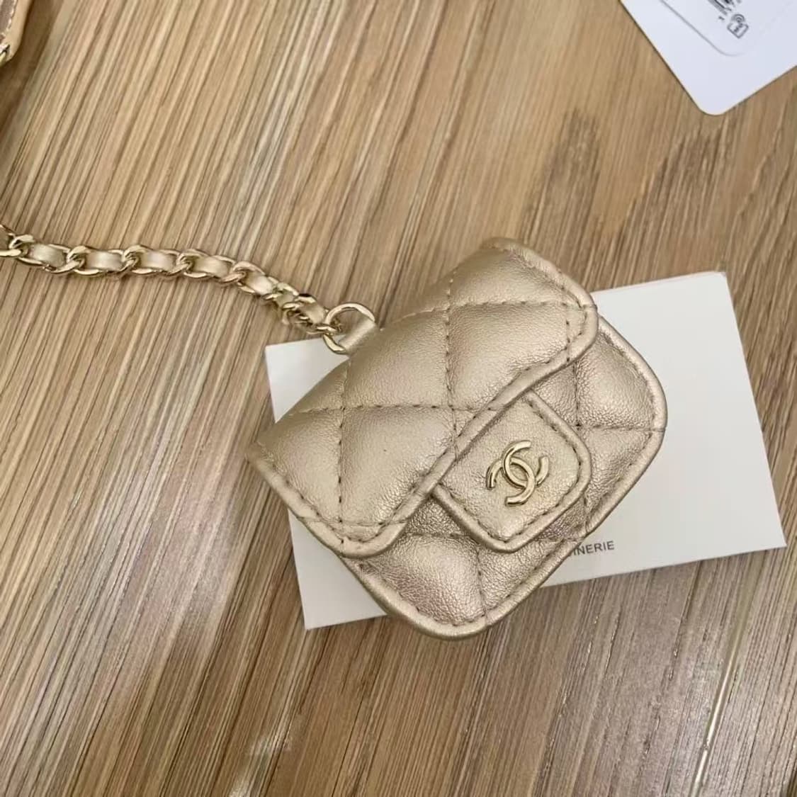 샤넬VIP 금장 CC로고 에어팟 케이스 & 동전지갑 샤넬 참 상품이미지10