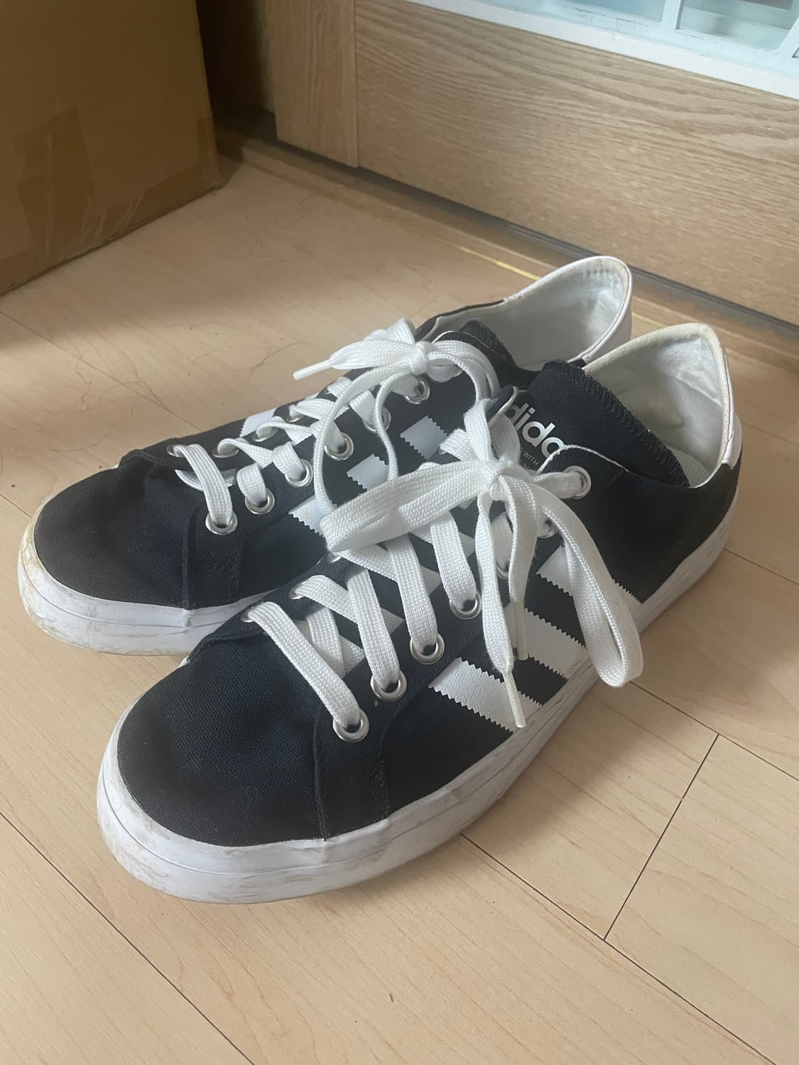 아디다스 코트밴티지 스니커즈 상품이미지1