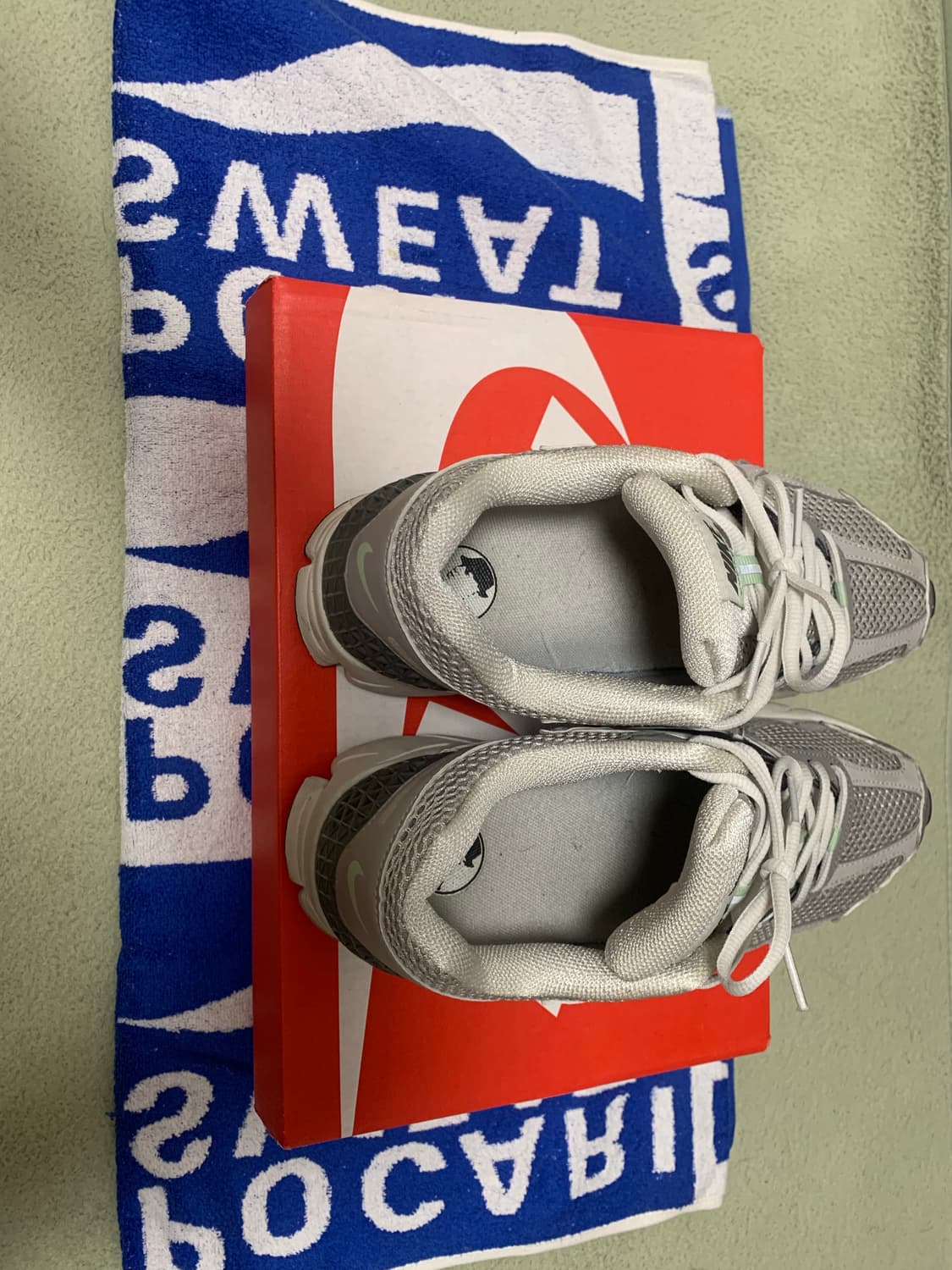 나이키 줌 보메로 5 우먼스 코블스톤 270size 상품이미지3