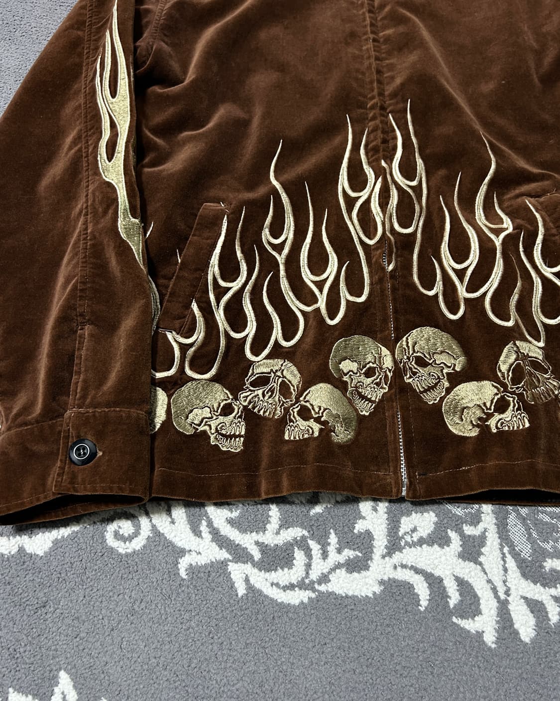 Back Street Crawler 벨루어 플레임 스컬 자켓 상품이미지6