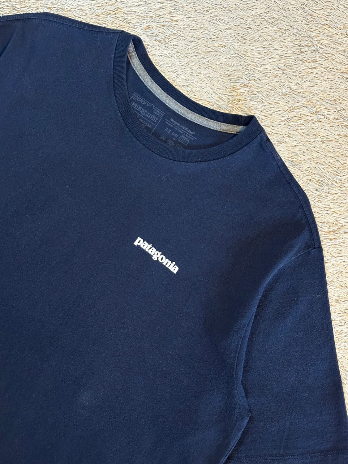 파타고니아 PATAGONIA 백프린팅 반팔 티셔츠 네이비 상품이미지3