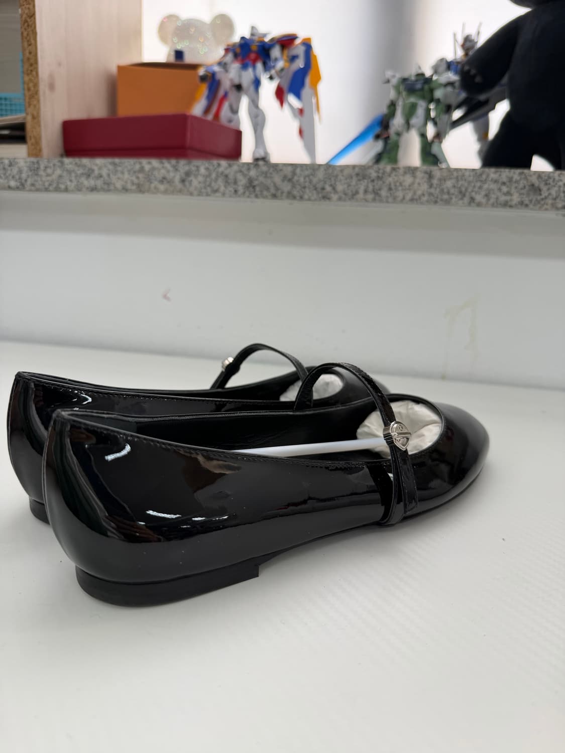 새제품) 루이비통 정품 에나멜 메리제인 플랫 슈즈 37.5 상품이미지5