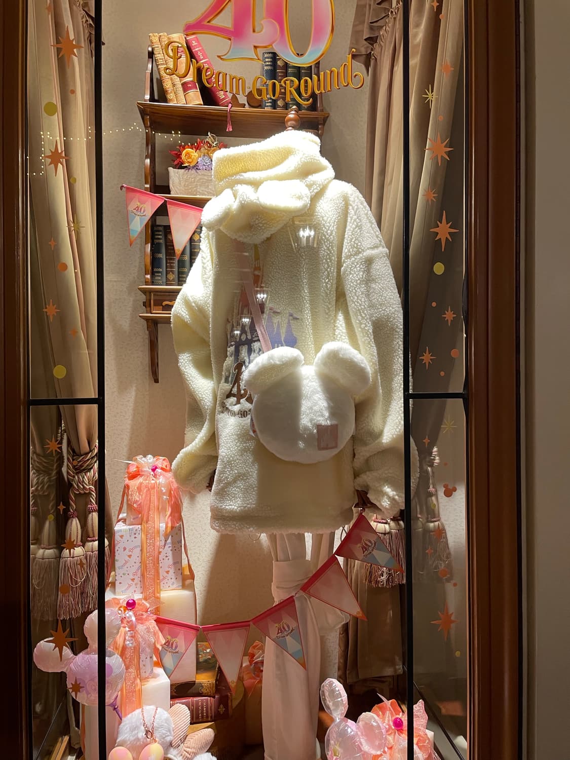 도쿄 디즈니랜드 40주년기념한정 아이보리 후드 후리스 새상품 상품이미지1