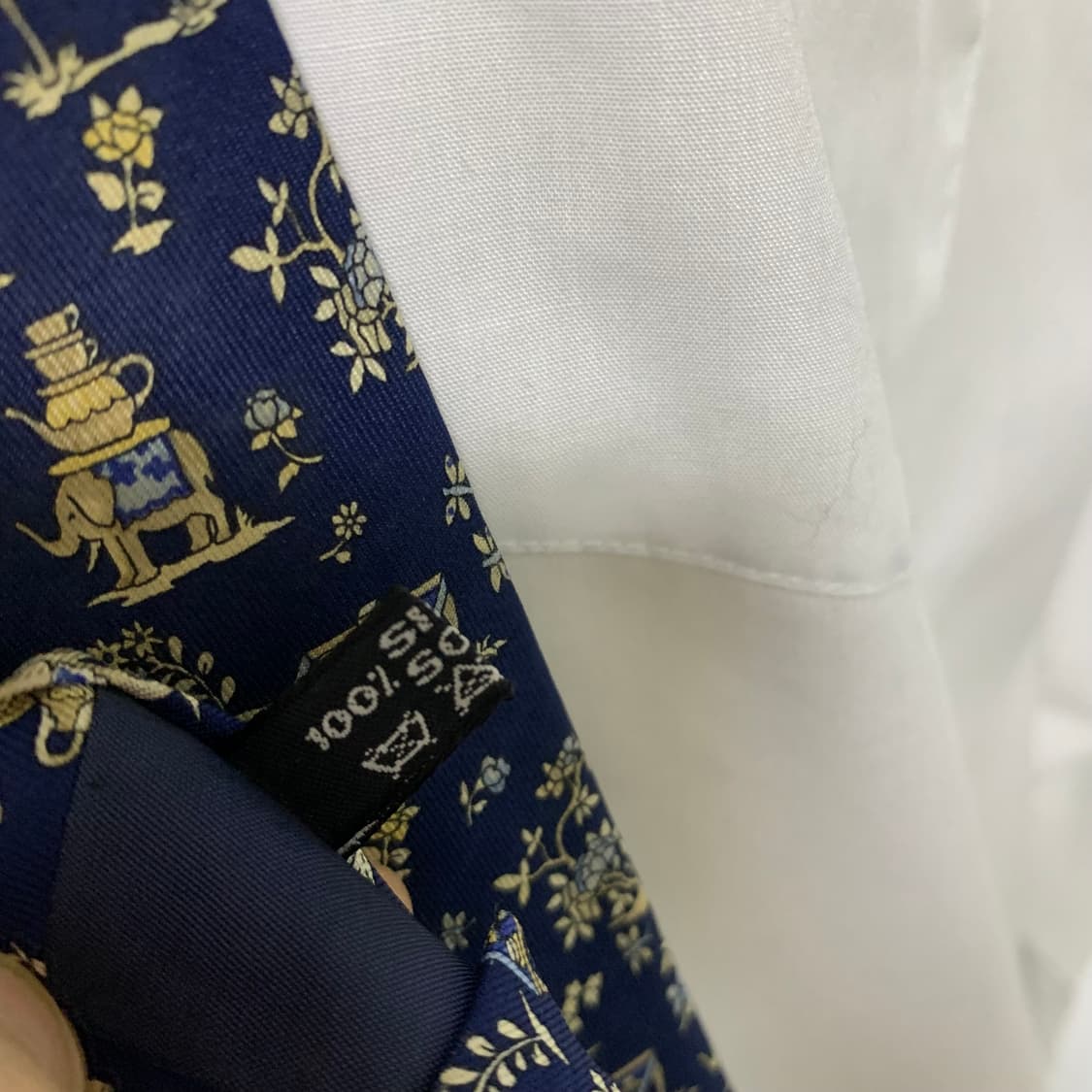 살바토레 페라가모 빈티지 앤틱 패턴 실크 넥타이 네이비 상품이미지4