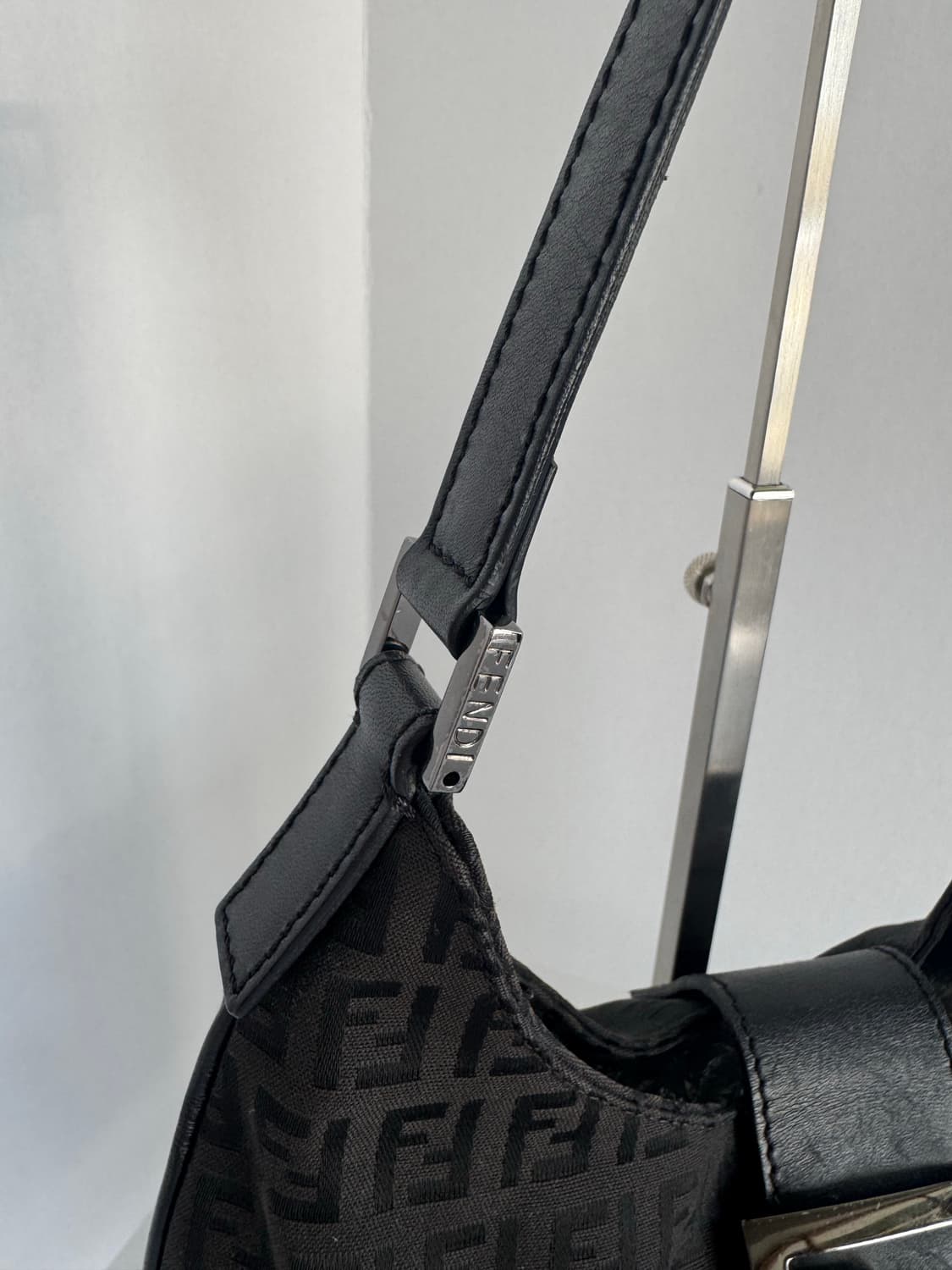 FENDI Zucca Hobo Bag 펜디 주카 호보백 상품이미지3