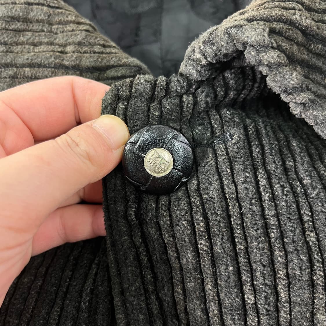 105 베르사체 00s 코듀로이 벨벳 챠콜 셔츠자켓   상품이미지3