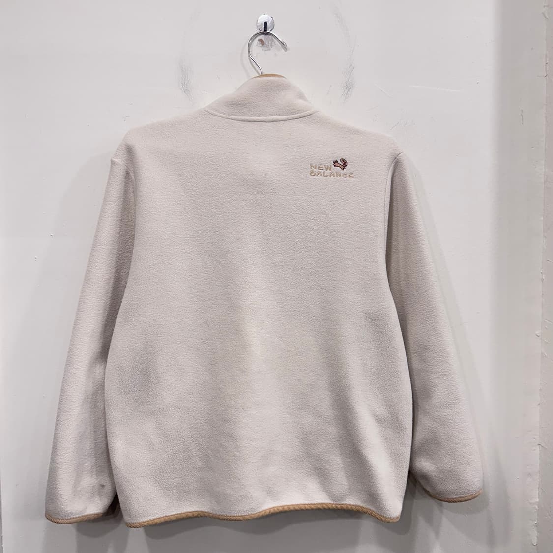 뉴발란스 스쿼럴 와펜로고 뽀글이 플리스 상품이미지5